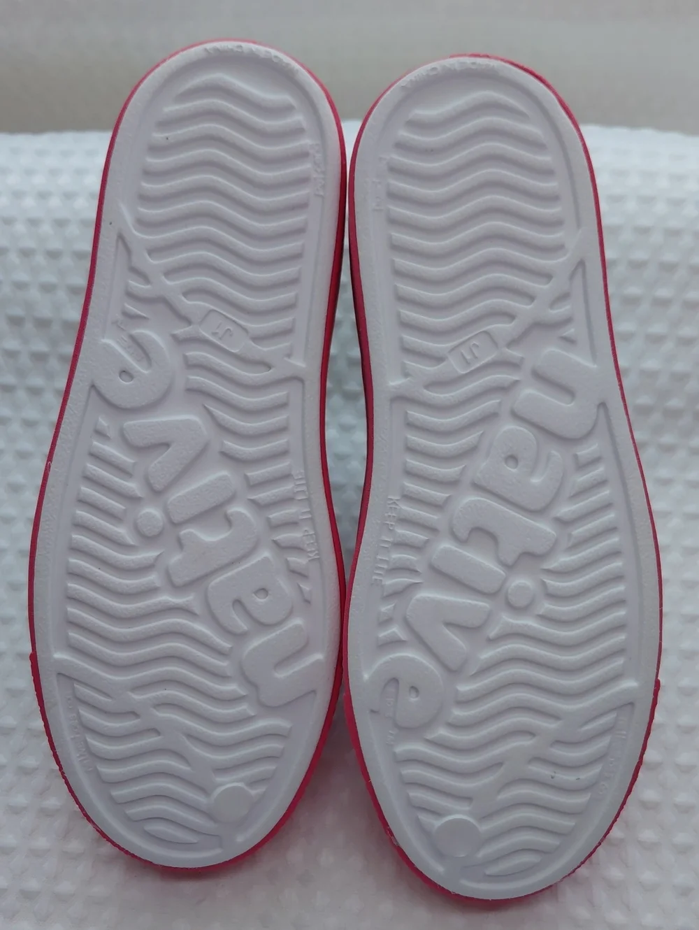 Native Shoes White/ Coral Jefferson Slip On Girls Sneakers Sz J 1